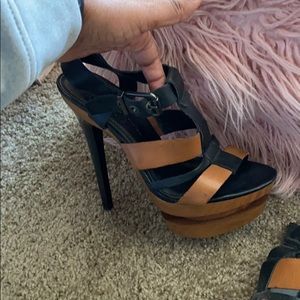 Jessica Simpson platforms